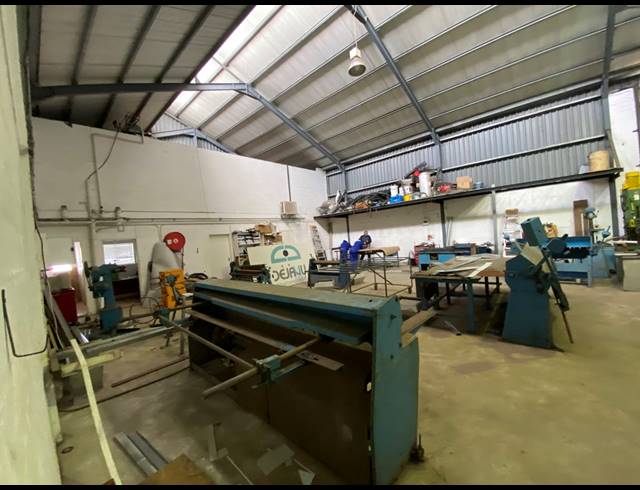 608M² WAREHOUSE FOR SALE IN KILLARNEY GARDENS